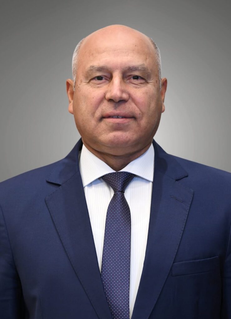 وزير الصناعة كامل الوزير