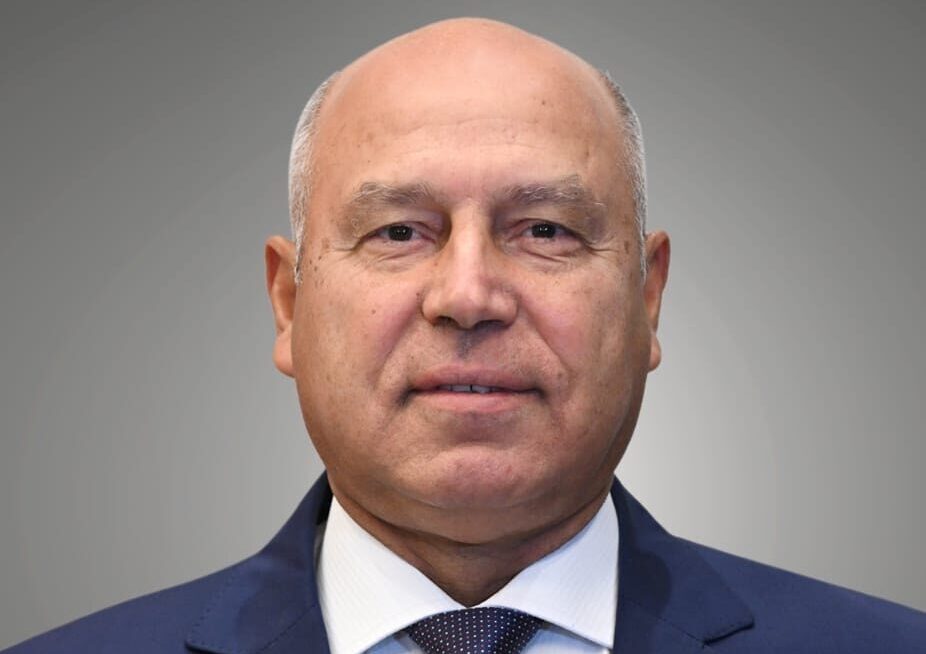 وزير الصناعة كامل الوزير