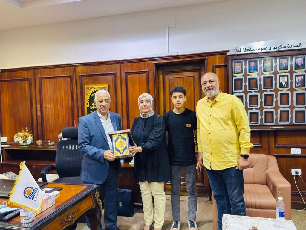 حزب الريادة بقنا يكرم اللواء حسام حمودة