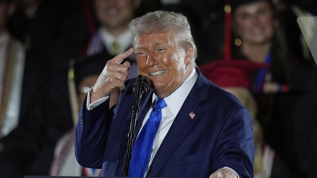 الرئيس الأمريكي دونالد ترامب