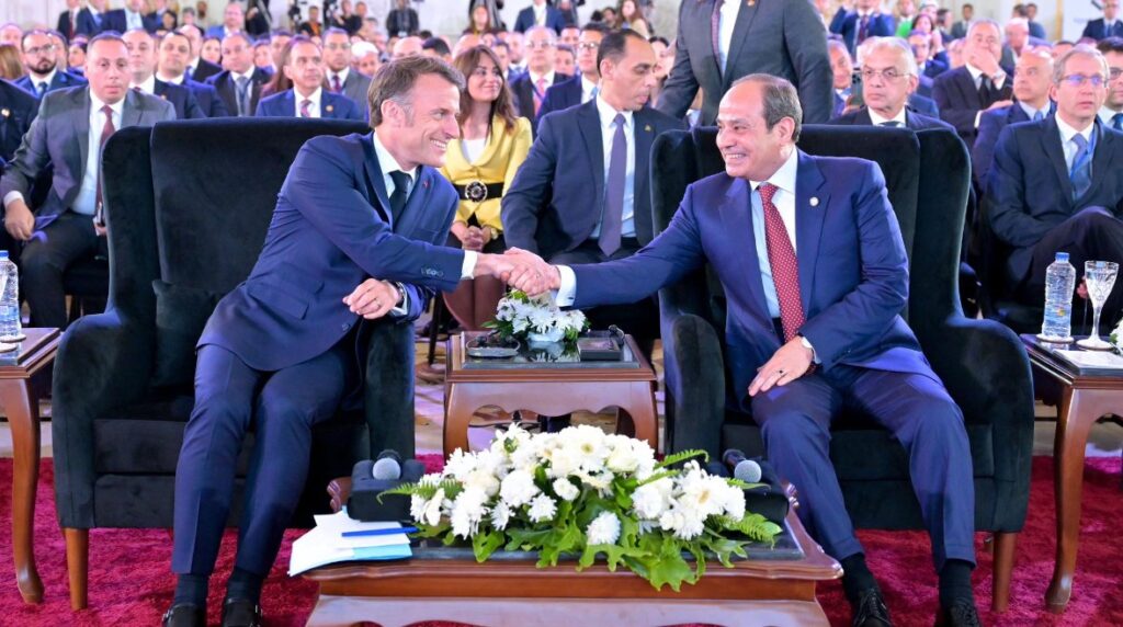الرئيس عبد الفتاح السيسي وإيمانويل ماكرون رئيس فرنسا