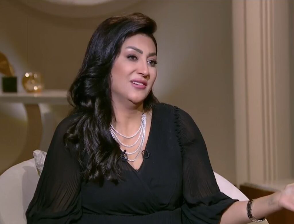 الفنانة وفاء عامر