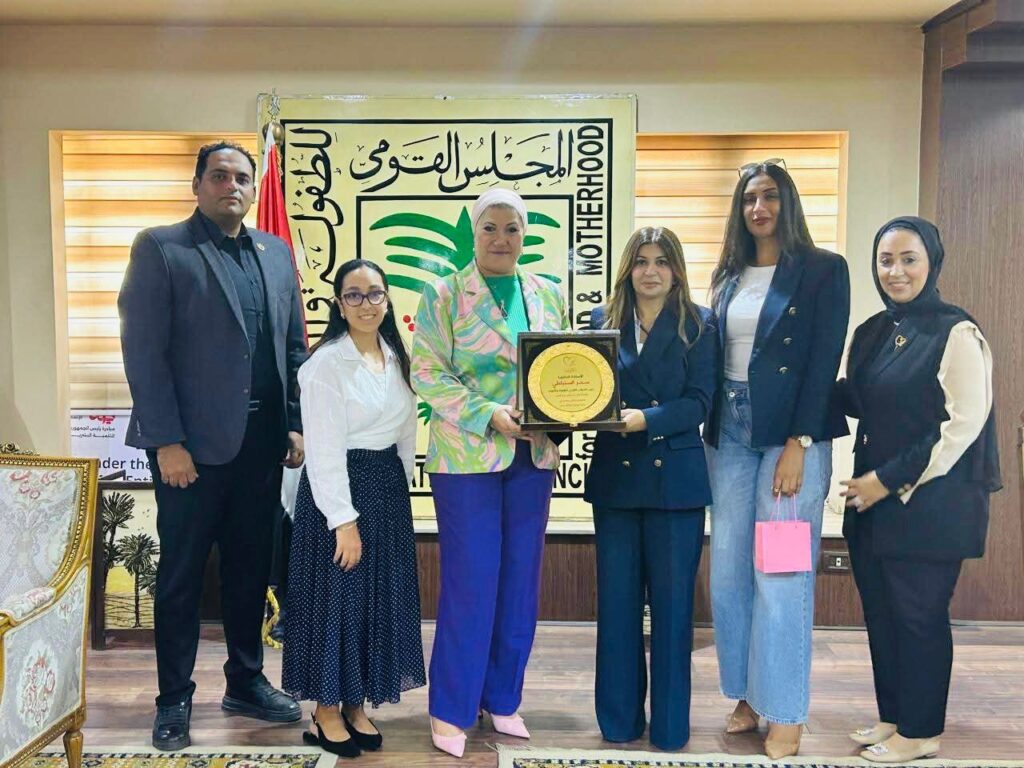 تقديرا لدورها البارز في دعم حقوق الأطفال والأمهات..  أنتي الأهم تكرم رئيسة المجلس القومي للطفولة والأمومة