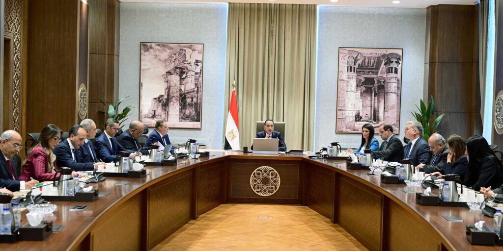 مدبولي: التوسع في مشروعات الطاقة المتجددة أولوية لتقليل فاتورة استيراد المنتجات البترولية وتوفير موارد الدولة