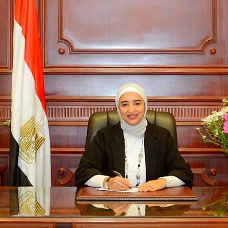 “سلميلي على بابا”.. تفاعل واسع مع مطالبة النائبة أميرة أبو شقة بتعديل قانون سن الطفل المصري