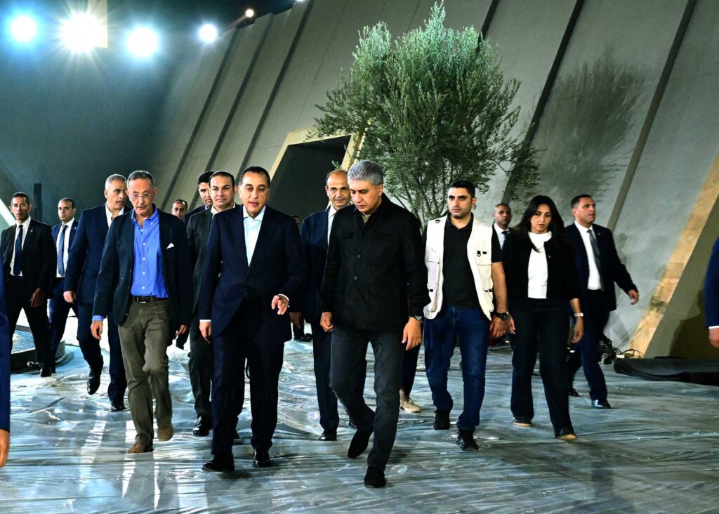 مدبولي: العالم يترقب افتتاح المتحف المصري الكبير في احتفالية مهيبة السبت المقبل مدبولي يتفقد اللمسات النهائية استعدادًا لافتتاح المتحف المصري الكبير