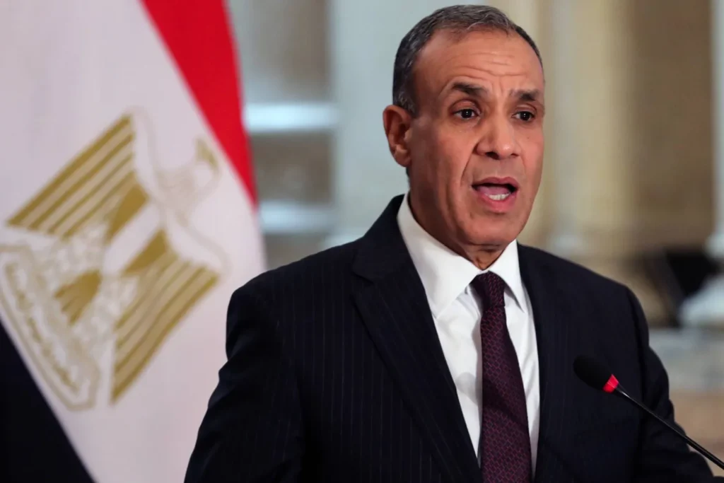 وزير الخارجية: لمصر الحق الكامل في الدفاع عن مصالحها المائية وفقًا لما كفله القانون الدولي وزير الخارجية والهجرة وشئون المصريين بالخارج الدكتور بدر عبد العاطي