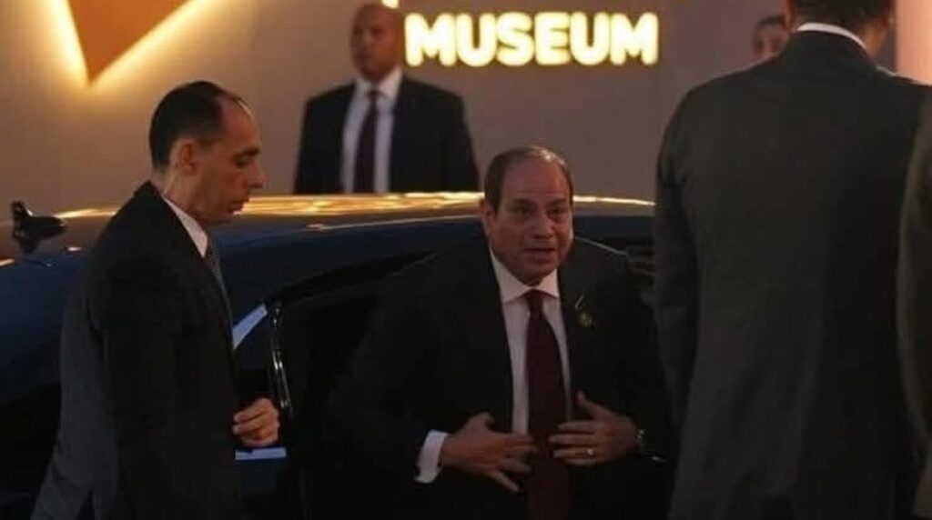 الرئيس السيسي يصل إلى المتحف المصري الكبير