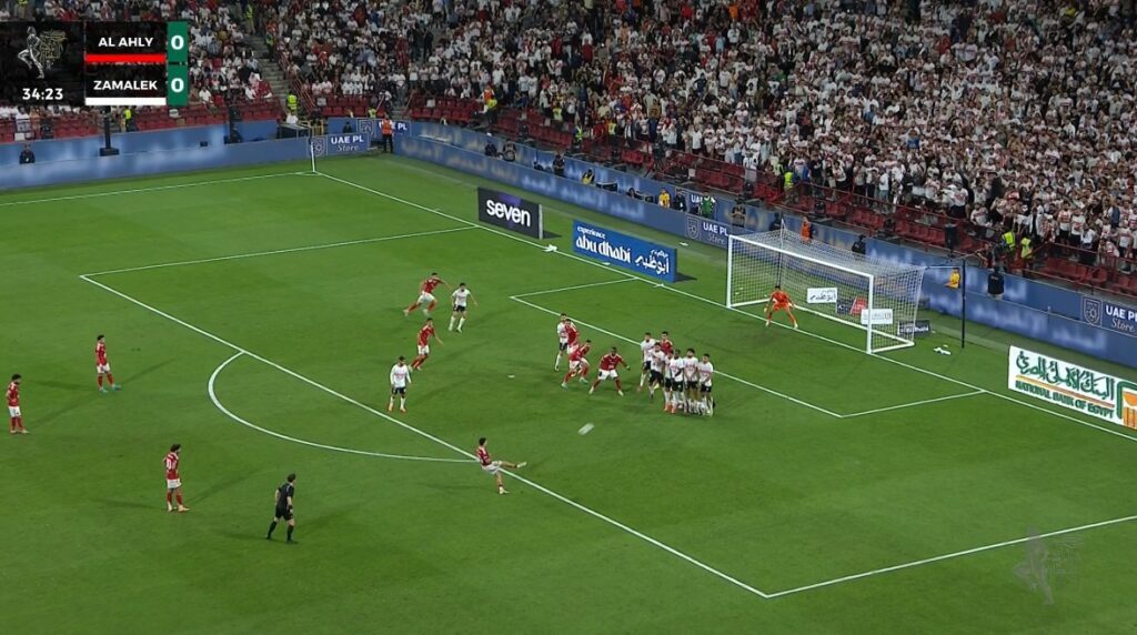 الأهلي يتقدم على الزمالك بهدف بن شرقي في الشوط الأول من نهائي السوبر المصري