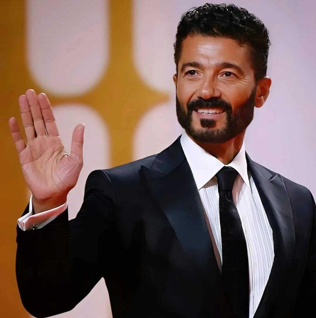 خالد النبوي يهدي جائزة فاتن حمامة لروح والديه وأسرته في افتتاح مهرجان القاهرة السينمائي