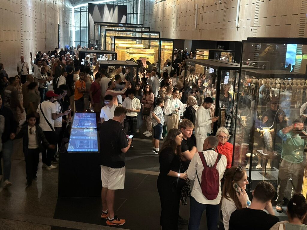 18 ألف زائر في أول أيام افتتاح المتحف المصري الكبير للجمهور المتحف المصري الكبير