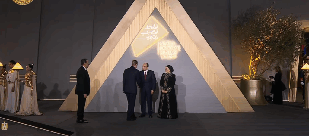 الرئيس السيسي وقرينته يستقبلان قادة وملوك العالم في افتتاح المتحف المصري الكبير