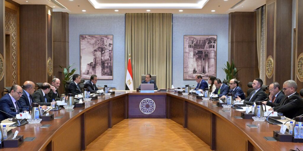 اجتماع رئيس الوزراء لمتابعة جهود توفير الأدوية وانتظام سلاسل توريدها داخل السوق المحلية