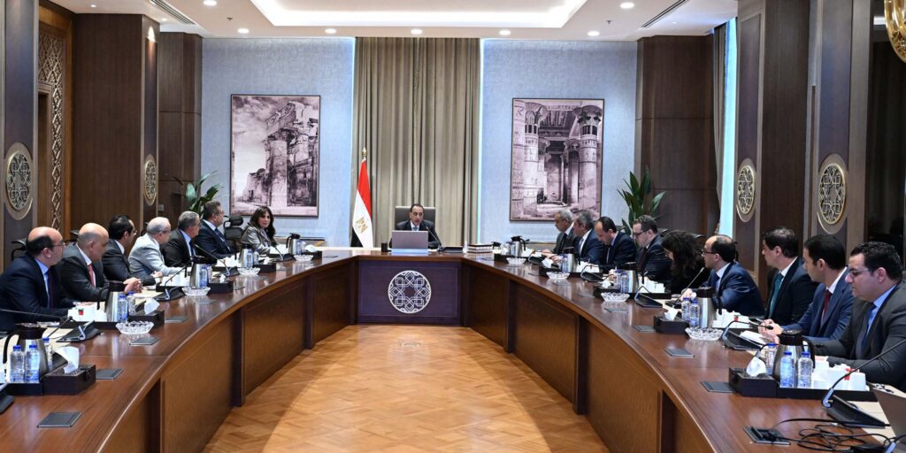 مدبولي: تصدير العقار أولوية استراتيجية لتعزيز الاقتصاد الوطني وجذب العملة الصعبة اجتماع رئيس الوزارء لمتابعة موقف تنفيذ توصيات اللجنة الاستشارية للتنمية العمرانية وتصدير العقار