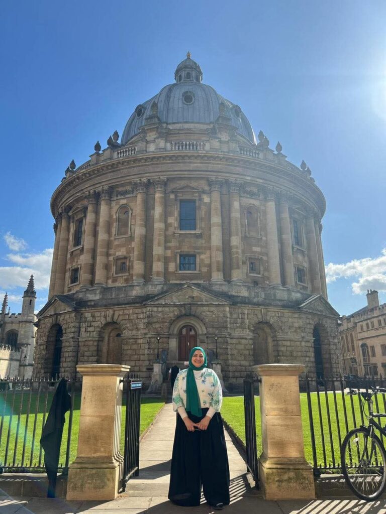 من الفيوم إلى أكسفورد.. هبة راشد نموذج نسائي مُلهم في دعم الرعاية الصحية والعمل المجتمعي