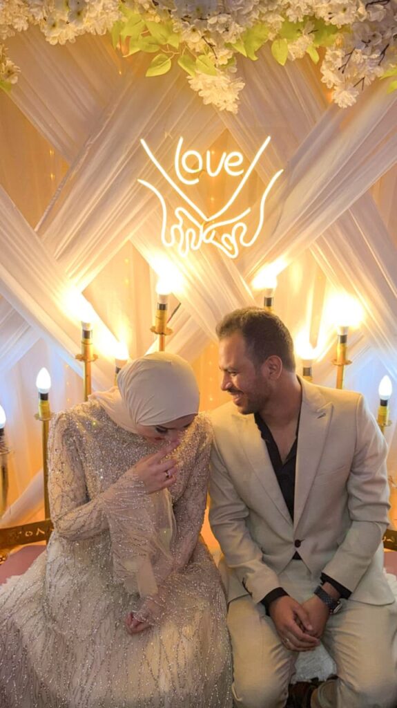 أحمد صبحي ومي ناجي يحتفلان بخطوبتهما وسط أجواء من الفرح
