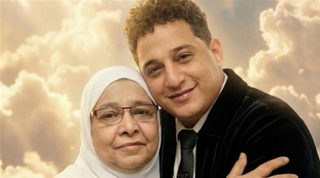 رضا البحراوي يلتزم بتنفيذ وصية والدته: “هحقق كل اللي كانت عايزاه وأبعد عن الغنا” رضا البحراوي ووالدته