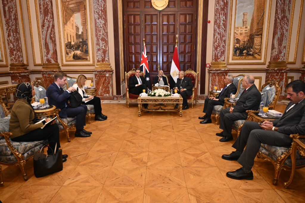 رئيس مجلس الشيوخ المصري يستقبل رئيس البرلمان الأسترالي لتعزيز التعاون الثنائي