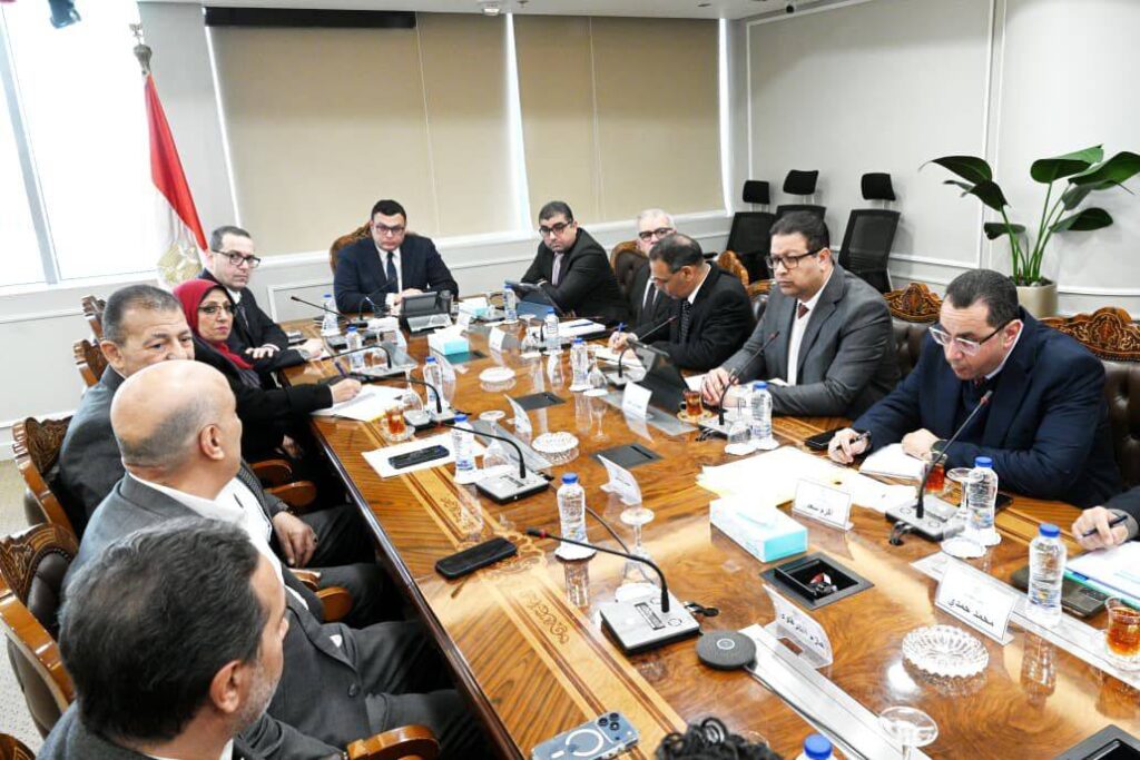 وزير الإسكان يلتقي شركة HDP لمتابعة مبيعات وتسويق المشروعات بالمدن الجديدة وزير الإسكان يلتقي شركة HDP لمتابعة مبيعات وتسويق المشروعات بالمدن الجديدة