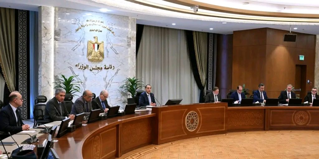 الحكومة تستعرض الانعكاسات الاقتصادية والسياسية للأزمة الإقليمية على الاقتصاد العالمي والمحلي