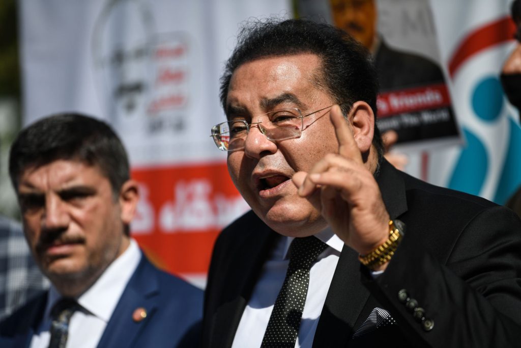 بدأ بدعم الإرهاب ووصل لمصادقة الصهيونية.. انتقادات حادة للهارب أيمن نور بعد لقاءات بفرنسا ودعوات للتواصل مع إسرائيل